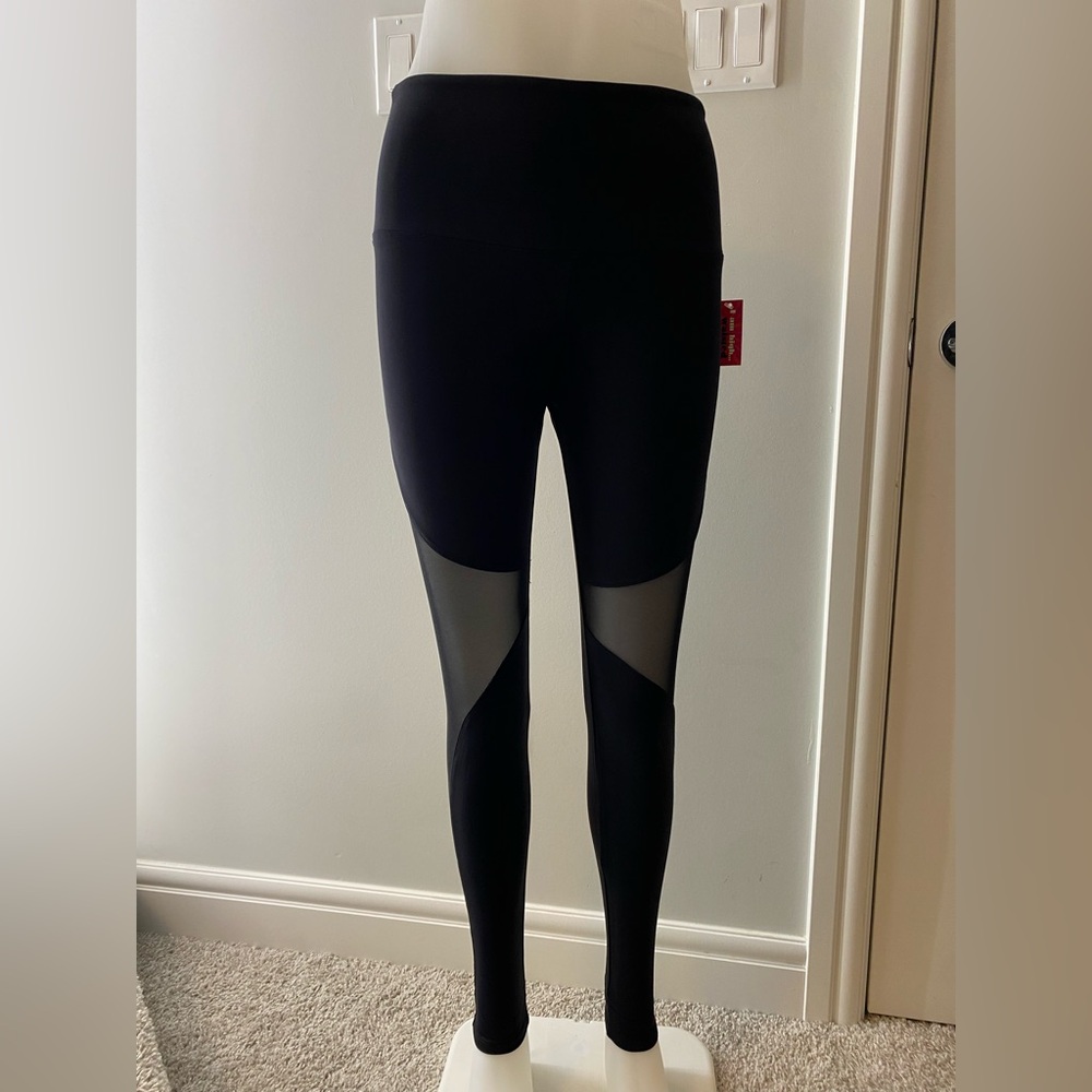 Onzie yoga High waisted Stirrup Legging with Mesh details around the legs